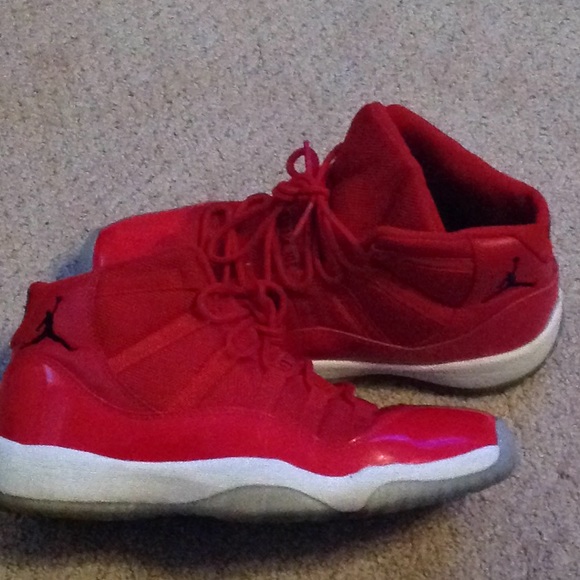 Red Jordan 11 - Picture 2 of 4